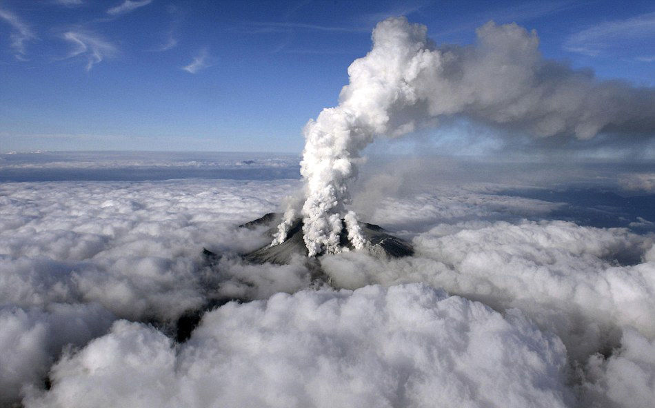 日本火山喷发最新消息，地质观察与影响深度解析